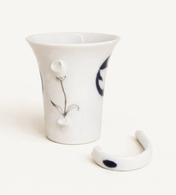 みにくいあひるの子_コーヒーカップの破損状態（本漆金継ぎ修復前・Atelier KYM）